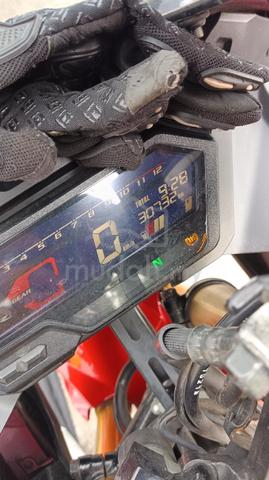 Honda CBR150R - photo 2 of 5