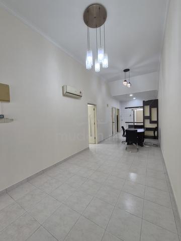 Single Storey / Jalan Molek / Johor Jaya / 3 Bed 2 Bathrooms 1