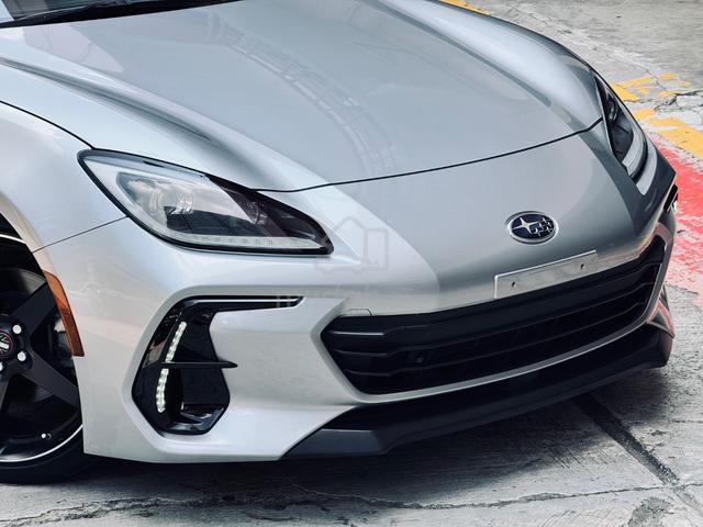 2022 Subaru BRZ 2.4L (M) 10K KM 18”Momo rim - 3