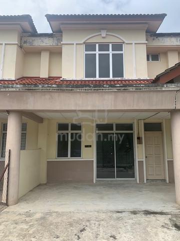 Rumah Teres 2 Tingkat 4 Bilik di Lubok Jong, Pasir Mas Untuk Dijual 1