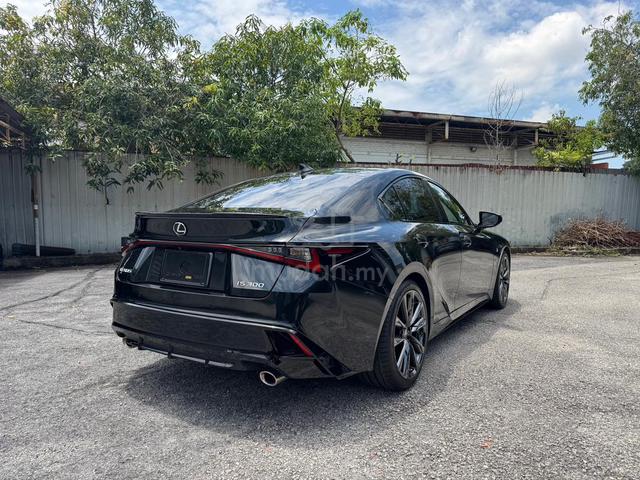 RECON UNREG 2022 Lexus IS300 F-SPORT MODE GLITTER - 4