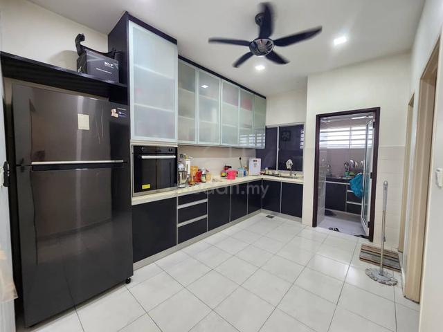 Nicely renovated, kitchen extend, 90% furnished, move in condition 3