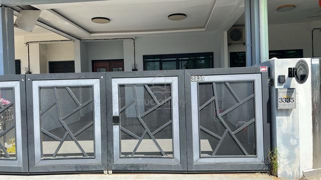 rumah 3 tingkat nk dijual fully furnised 1