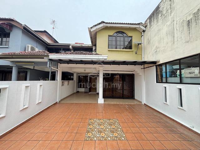 RENOVATEDš„ Double Storey Terrace Seksyen 20 Shah Alam 1