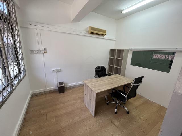 Hilltop area Office | 3 rooms | 650sqf 1