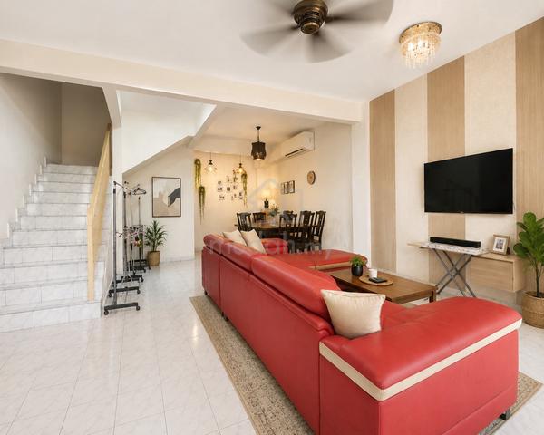 Renovated Double Storey 18x65 Freehold, Kota Kemuning Greenhills 2 1