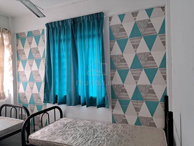 Bilik Shared Wanita Taman Bukit Angkasa, Pantai Dalam (Free WiFi & bil 1