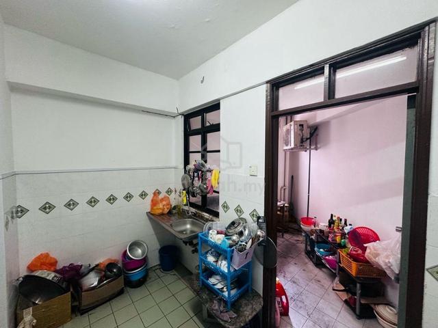 Kondominium Tanjung Puteri 4