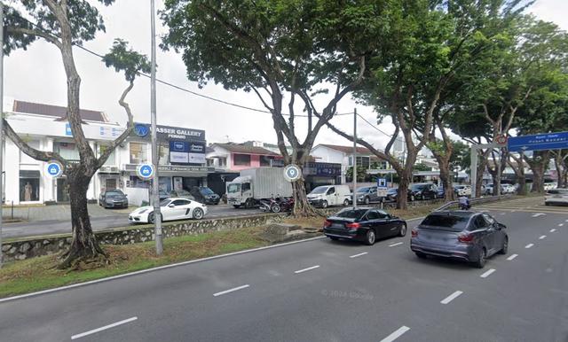 Hot Property for RENT, Facing Main Road of Jln. Masjid Negeri 1