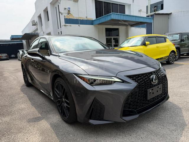 2023 Lexus IS300 2.0 F-SPORT MODE BLACK III 10K KM - 2