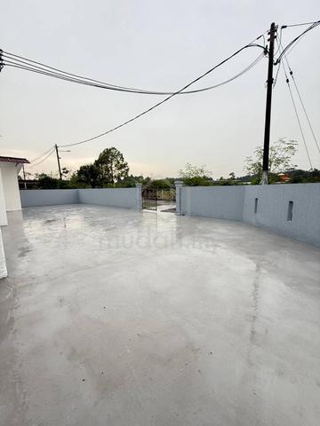 Single Storey Corner Lot For Rent!! 1