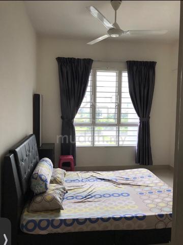 Middle Room for Rent 1