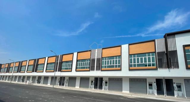 2 storey corner shoplot in Scientex Jenjarom for rent 1