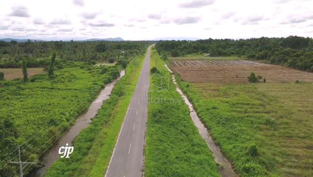 42.6 Acres Land (999 Title) near Golden Beach at Trombol, Kuching 1