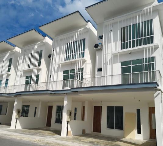 MARQ SUITE TOWNHOUSE At JALAN FIELD FORCE EMART BATU KAWA KUCHING 1