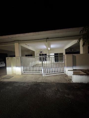 Seri Mahkota Maju 🏡 1.5 Storey House For Rent 1