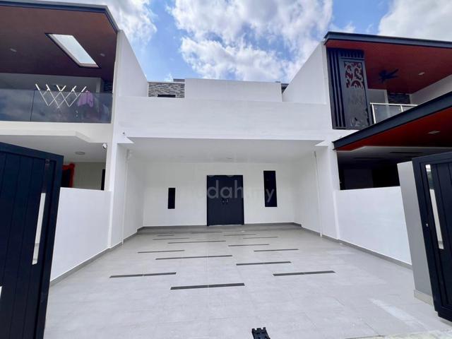 Limited ! RINI HOMES 8 DOUBLE STOREY 4 Bed + 4 Bath Easy To Tuas 1