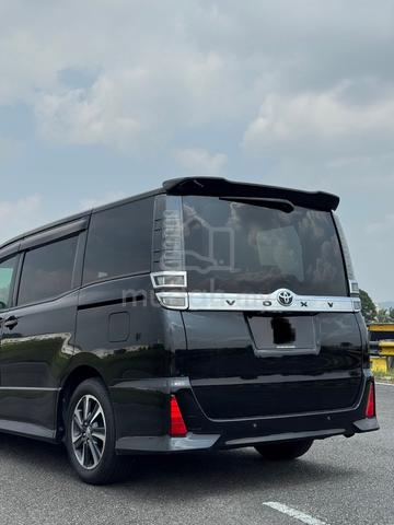 2020 Toyota VOXY 2.0 ZS KIRAMEKI II (A) - 4