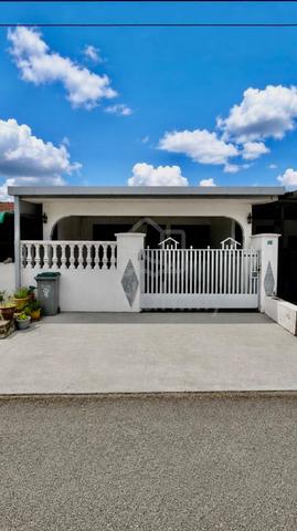 FULLY EXTENDED MOVE IN READY 🔥 Single Storey Desa Dahlia Senawang 1