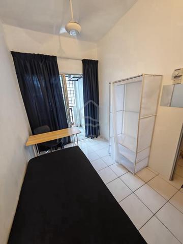 Bilik Lelaki SINGLE with BALCONY Subang Airport Inc Utilities & WIFI 1