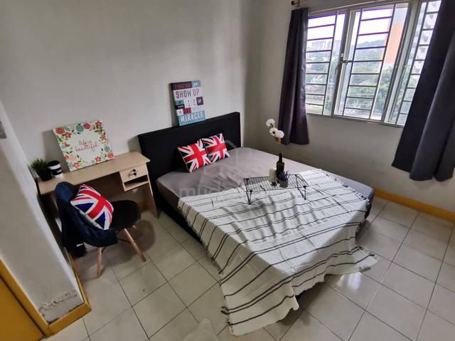 [Female Master Room] Cengal condo, LRT Salak Selatan, Permaisuri 1