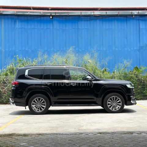 2023 Toyota LANDCRUISER 3.3 ZX 300 (A) - 4