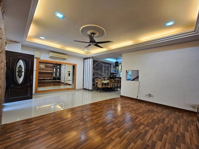 Cheras Vista In Mahkota Cheras, 2 Storey Superlink For Sale, Renovated 1