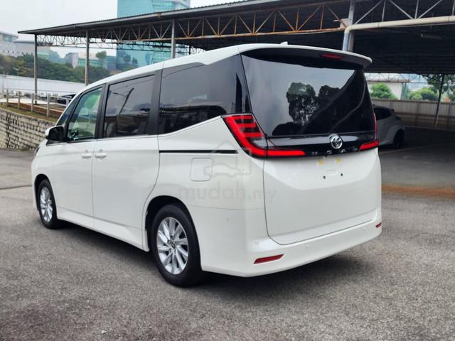 2022 Toyota NOAH 2.0 Z (A)👍RARE Specs 4Tone Color - 5