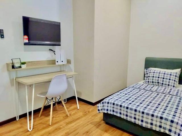 Medium Room 7 Tree Seven Residence Kajang 1KM MRT Station Female only 1
