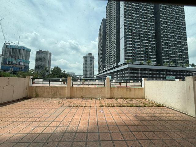 Connaught Avenue 1