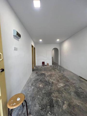 Taman universiti /Jalan perubatan /Full loan /Newly paint /For sale 1