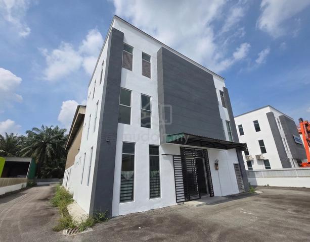 Detached Factory / Warehouse 3 Storey Office @ IKS Simpang Ampat 1