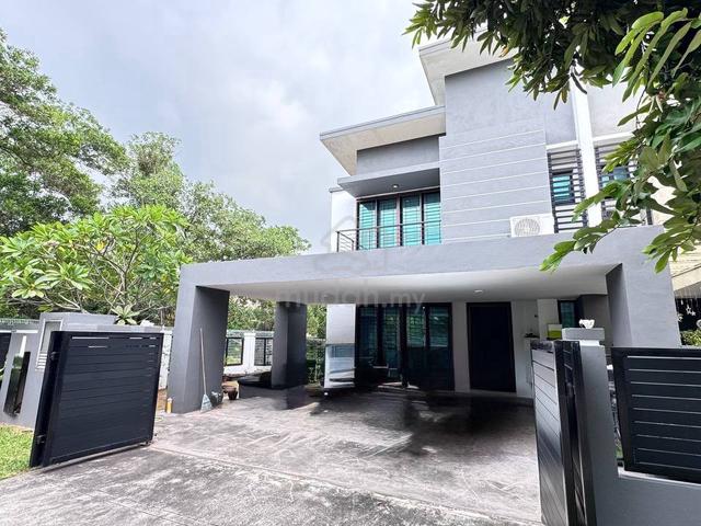 A Well Maintained Alam Impian Double Storey Terrace Endlot for Sale 1