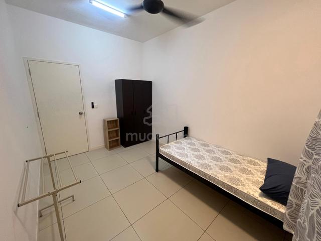 Spacious and Airy Room Near LRT Station 1