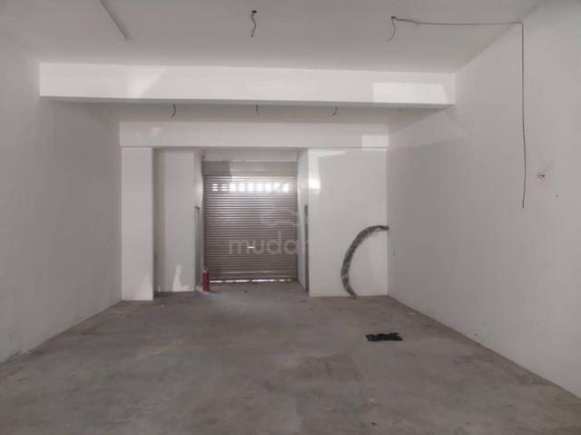 Spacious and convenient at Tmn Lestari Perdana, Bdr Putra Permai, S Ke 1