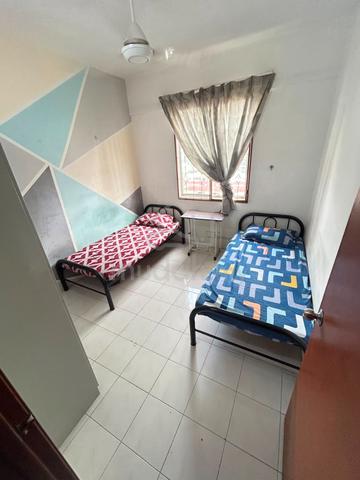 Bilik Sewa Lelaki di Vista Pinggiran Seri Kembangan near Aeon Mall UPM 1