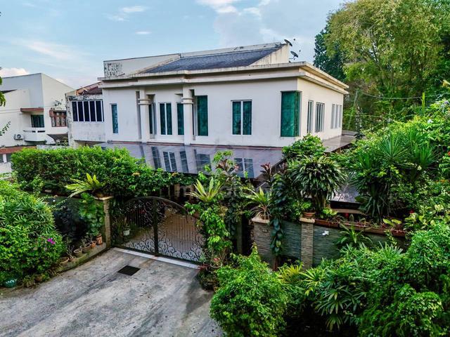 (FACING OPEN)(CORNER LOT) RENOVATED SEMI D 2 Storey SS4, Petaling Jaya 1
