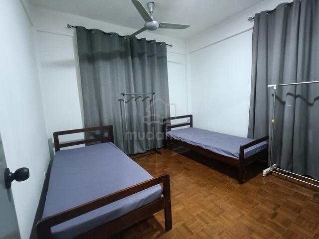 Perempuan Bilik Sewa Room Rental (2 Single Bed) Kota Samarahan 1