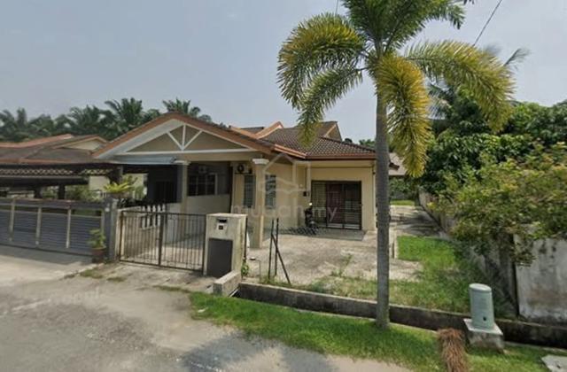 Corner lot cheap below market pulau indah 1