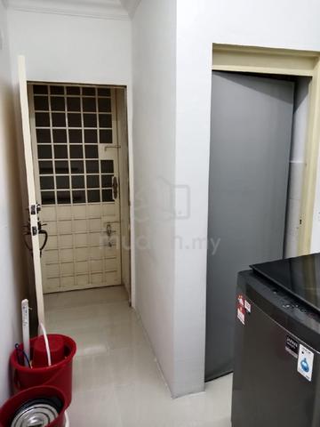 flat tingkat 5,tak ada lift 1