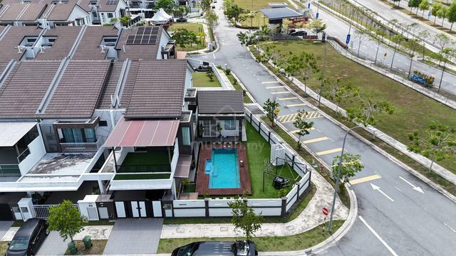 CORNER LOT SWIMMING POOL Double Storey Rimbun Alam S2 Height Seremban 1