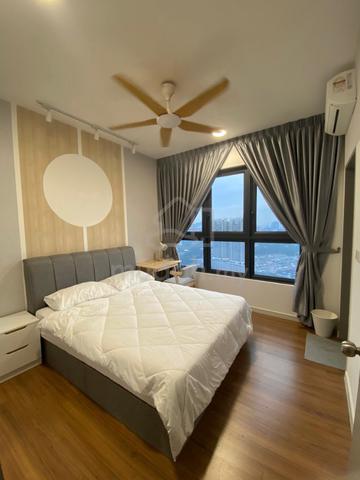 Female unit master room Mvertica available now near to MRT Maluri 1