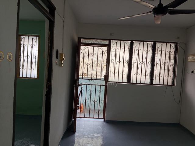 Flat Taman Ungku Tun Aminah 1