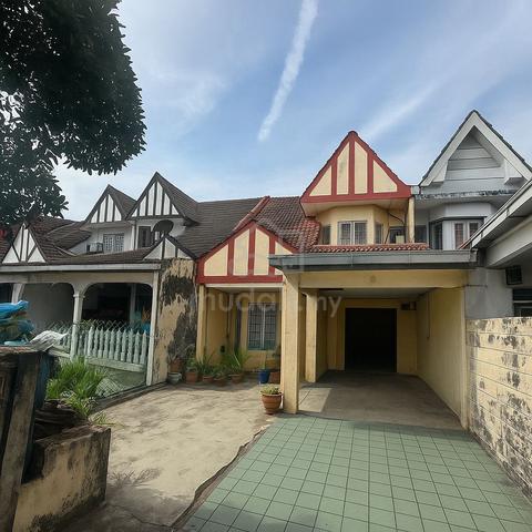 Renovated 🔥 2-Storey Terrace, Seksyen 8, Shah Alam 1