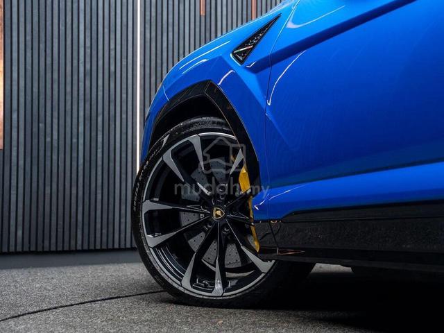2021 Lamborghini Urus 4.0 (Black Interior) - 3