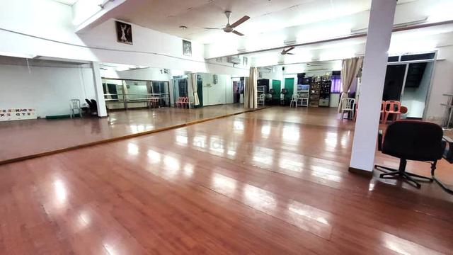 Ampang,Taman Cahaya, 1 Min to LRT ,office Lot,1769sf,walk up office 1