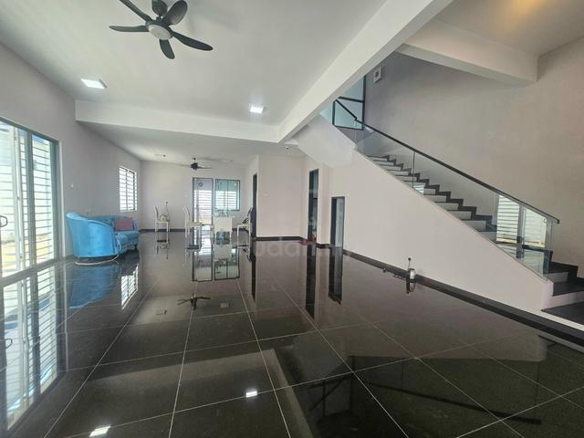 3 Storey Semi-D @ Taman Saujana Suria, Kajang, Freehold, Super Cheap 1