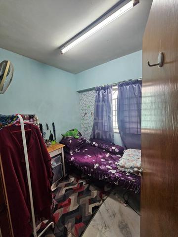 Bilik untuk disewa /  Room for rent 1