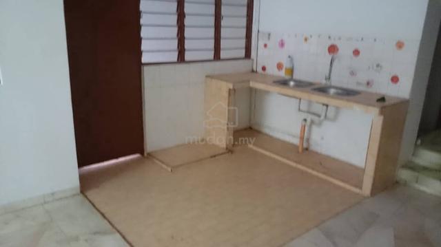 Rejang cluster , 3sty , 3r1b , 800sf , p/furnished , setapak jaya 1