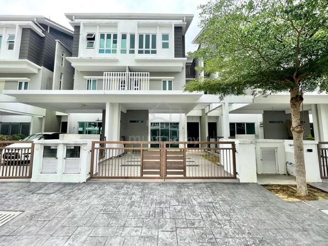 Tiara south 3 Storey Fully renovated fully furnished 22 x 75 semenyih 1